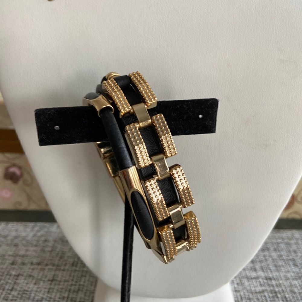 Bracelet 2 in one  never used gold and black details size 7